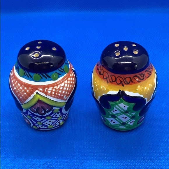 Multi Coloured Salt & Pepper Shakers Folk Art Style Signed - Picture 2 of 6